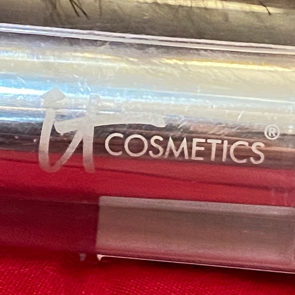 It Cosmetics Foundation Brush - Picture 5 of 6